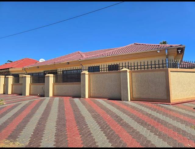 3 BEDROOM HOUSE FOR SALE IN SILUMA VIEW